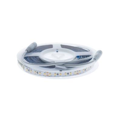 Bande LED torsadée avec diodes visibles en blanc, idéale pour l'éclairage d'accentuation, solution économe en énergie.