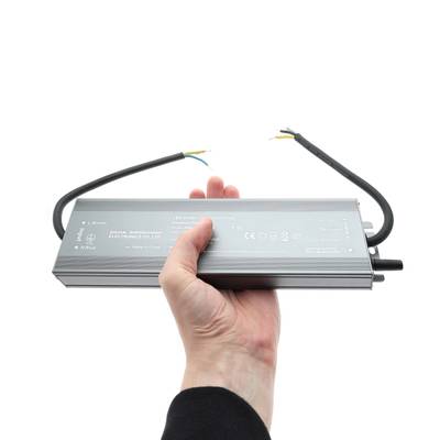 Lampe LED rectangulaire avec dimensions marquées : longueur 245mm, hauteur 32mm, largeur 65mm. Dessin simple avec lignes rouges pour magasin d'éclairage LED.