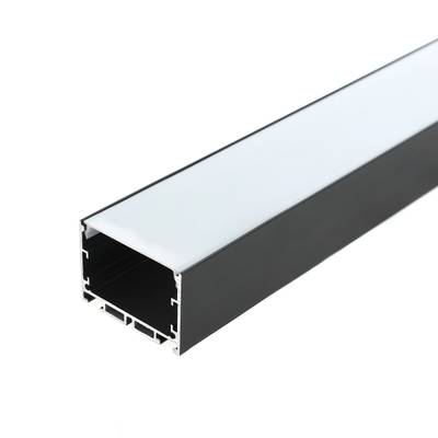 Luminaire LED noir rectangulaire à lueur blanche, vue oblique sur fond blanc uni, solution d'éclairage moderne idéale.