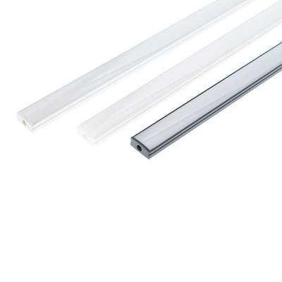 Gros plan d'une bande lumineuse rectangulaire blanche avec trou de fixation, idéale pour les solutions d'éclairage domestique à faible consommation d'énergie.