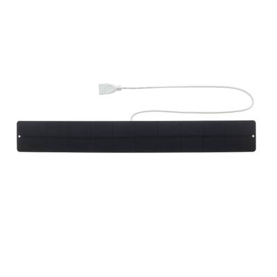 Panneau d'éclairage LED rectangulaire mince, cadre noir, câble et connecteur blancs, fond blanc
