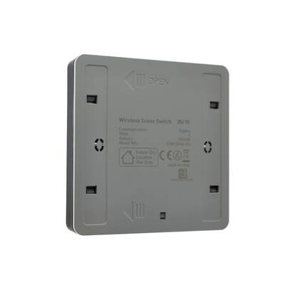 Luminaire LED carré avec deux diffuseurs latéraux verticaux gris sur fond blanc pour un éclairage optimal.
