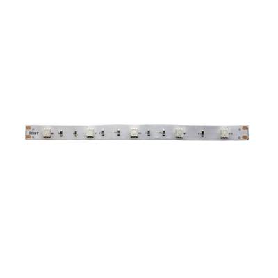 Bande LED avec diodes et composants électroniques visibles, isolée sur fond blanc.