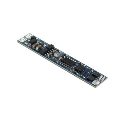 Carte de circuit imprimé de pilote de LED en gros plan avec des puces et des composants, faisant partie de la technologie d'éclairage moderne.