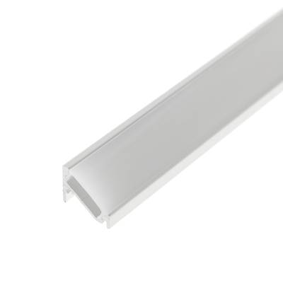 Canal de bande lumineuse LED transparente, diffuseur en forme de U pour l'installation d'éclairage, matériau acrylique sur fond blanc.
