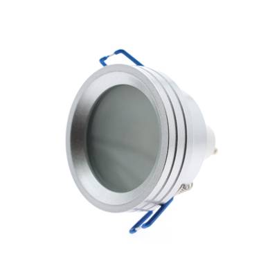 Gros plan d'un luminaire LED encastré rond moderne de couleur argentée avec couvercle en verre et clips bleus sur fond blanc. Parfait pour un éclairage économe en énergie.