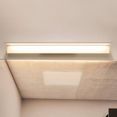 Le plafonnier LED rectangulaire illumine un plafond à la texture chaleureuse et ajoute à l'atmosphère. La solution d'éclairage parfaite pour tous les espaces.