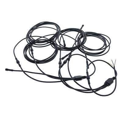 Longs câbles LED en fibre optique avec connecteurs et fils nus, sur fond blanc, torsadés pour luminaires.