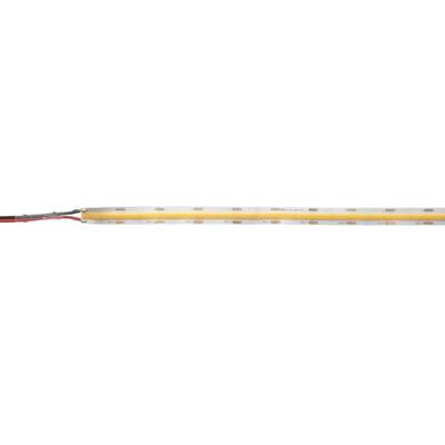 Gros plan d'une bande lumineuse à LED jaunes avec connexion de fils rouge et noir, idéale pour les solutions d'éclairage à faible consommation d'énergie.