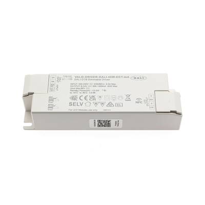 Contrôleur LED rectangulaire avec étiquettes visibles et informations électroniques pour une gestion efficace de l'énergie dans les applications d'éclairage LED.