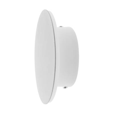 Applique ronde blanche moderne au design minimaliste dans une image latérale sur fond blanc. La solution d'éclairage parfaite pour les intérieurs contemporains.