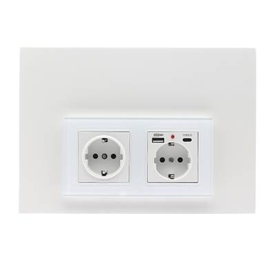 Prise blanche pour éclairage LED, ports USB Type-A/Type-C, prises Euro. Idéale pour un éclairage moderne.