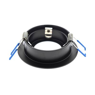 Cadre d'encastrement noir avec clips à ressort et languettes bleues, pour l'installation d'un éclairage de plafond à LED.