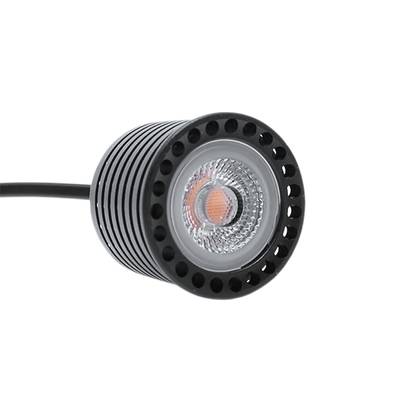 Gros plan d'un spot LED circulaire avec boîtier noir nervuré, lentille transparente et câble noir connecté. Une solution d'éclairage économe en énergie.