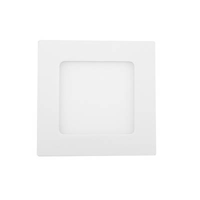 Tapis blanc carré avec ouverture centrale, idéal pour exposer des œuvres d'art ou des photographies ; design minimaliste sur fond uni.