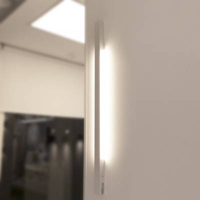 Indoor LED wall light fixture LINE 900, water resistant IP44, white, 8,4W, 3000K