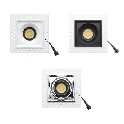 Trois lampes LED carrées encastrées avec ampoules et fils visibles ; cadres blanc, noir et chromé. Parfaites pour un éclairage moderne et polyvalent.