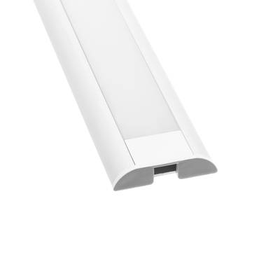 Gros plan d'un diffuseur de bande lumineuse à LED blanches avec un couvercle transparent, montrant le profil d'extrémité. Parfait pour les solutions d'éclairage modernes.