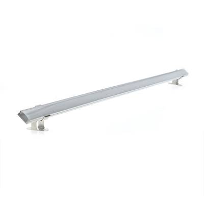 Applique LED en métal argenté avec deux supports, design d'éclairage moderne sur fond blanc.