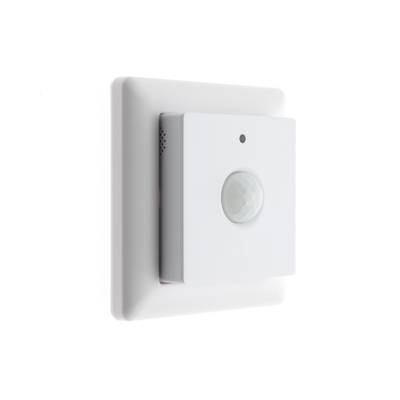 "Détecteur de mouvement blanc avec plaque murale carrée pour contrôler l'éclairage LED sur un fond plat.