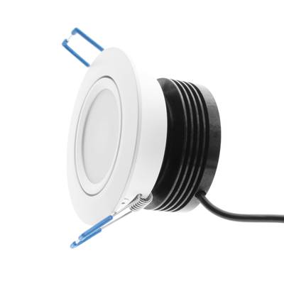 Downlight LED rond blanc avec dissipateur thermique noir, supports latéraux bleus et cordon d'alimentation noir ; vue en angle. Idéal pour les solutions d'éclairage modernes à faible consommation d'énergie.