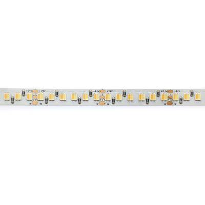 Gros plan d'une bande lumineuse à LED avec plusieurs LED jaunes et des composants électroniques sur fond blanc, idéale pour les solutions d'éclairage à faible consommation d'énergie.