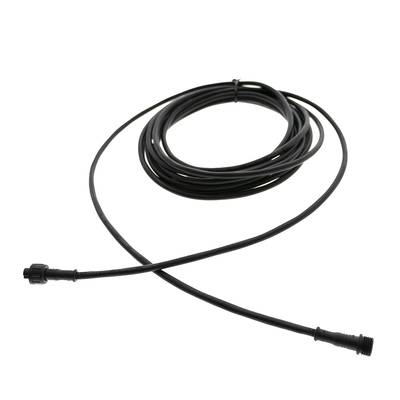 Un tuyau noir torsadé avec des connecteurs aux deux extrémités, présenté sur un fond blanc dans un magasin d'éclairage LED pour l'optimisation du référencement.