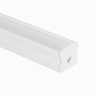 Gros plan d'une bande lumineuse rectangulaire blanche avec trou de fixation, idéale pour les solutions d'éclairage domestique à faible consommation d'énergie.