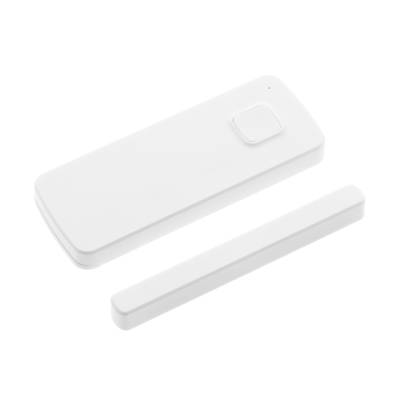 Détecteur de porte intelligent, design rectangulaire blanc avec deux composants ; la plus grande pièce a un élément en forme de bouton. Idéal pour les environnements sécurisés éclairés par des LED.