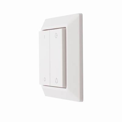 "Interrupteur double blanc en angle avec fond blanc pour le mouvement de l'éclairage LED. Solution idéale pour les intérieurs modernes.