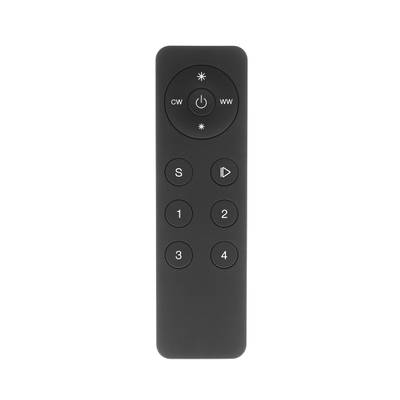 Alttext : Télécommande d'éclairage LED noire avec pavé directionnel rond et boutons S, 1-4, play et power pour un contrôle facile de l'éclairage.