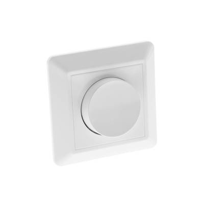 Variateur pour éclairage LED ; blanc, cadran carré et rond, montage mural sur fond blanc. Idéal pour le contrôle de l'éclairage d'une maison moderne.