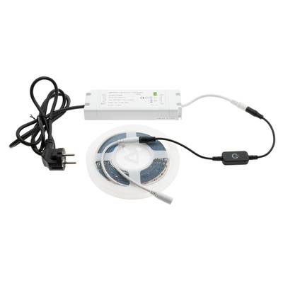 Kit d'éclairage LED, alimentation, module de contrôle, cordon d'alimentation et bande LED enroulée sur fond blanc.