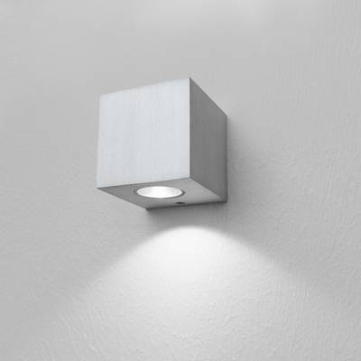 Une applique LED carrée minimaliste qui crée une lueur chaude sur un mur blanc élégant, parfaite pour les intérieurs modernes.