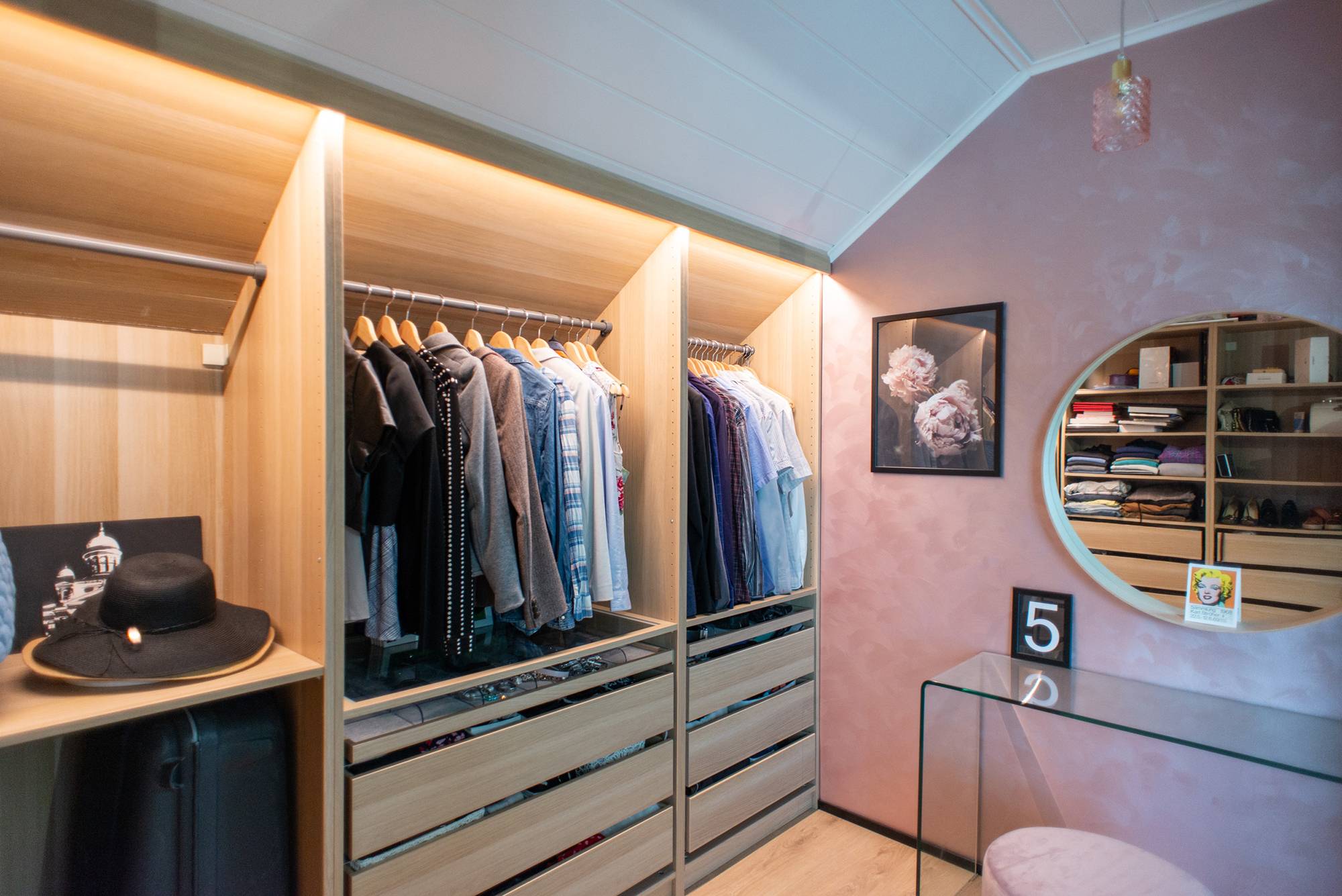 Luminaires à led dans l\'armoire