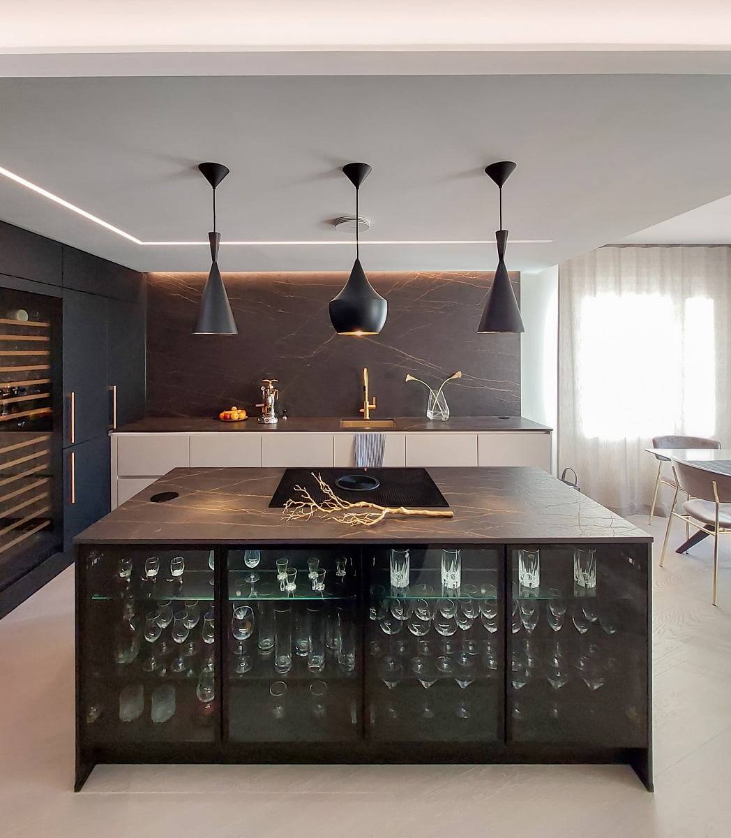 L'éclairage de la cuisine est polyvalent et harmonieux. ledStore