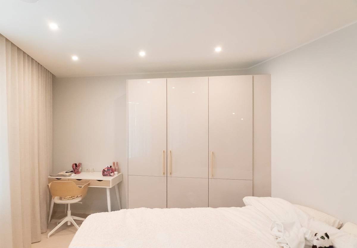 L'éclairage de la chambre des enfants est graduable et la température de couleur est réglable. L'image montre un blanc chaud. ledStore