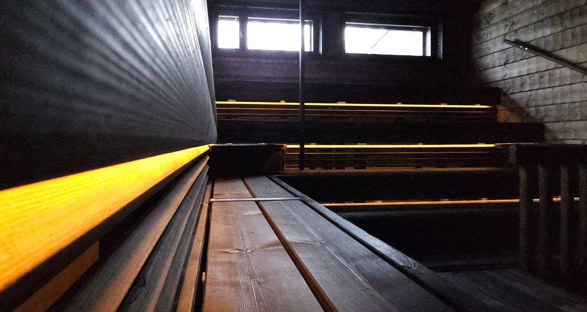 Gros plan d'une bande de diodes électroluminescentes, montée indirectement, de sorte que la bande est également légèrement protégée contre les tirs directs image, Punchers