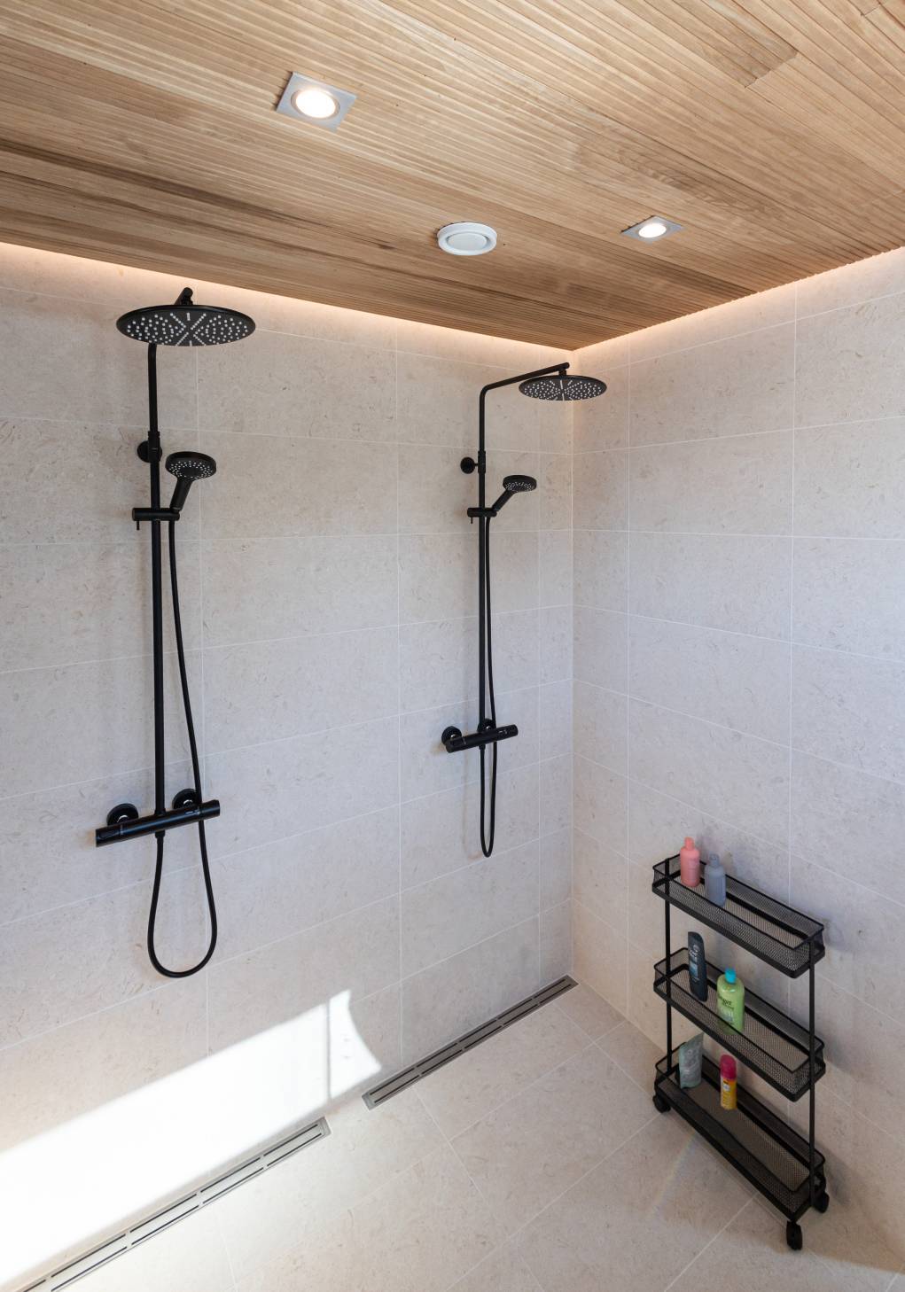 4 Spots composés symétriquement avec des douches LedStorefi