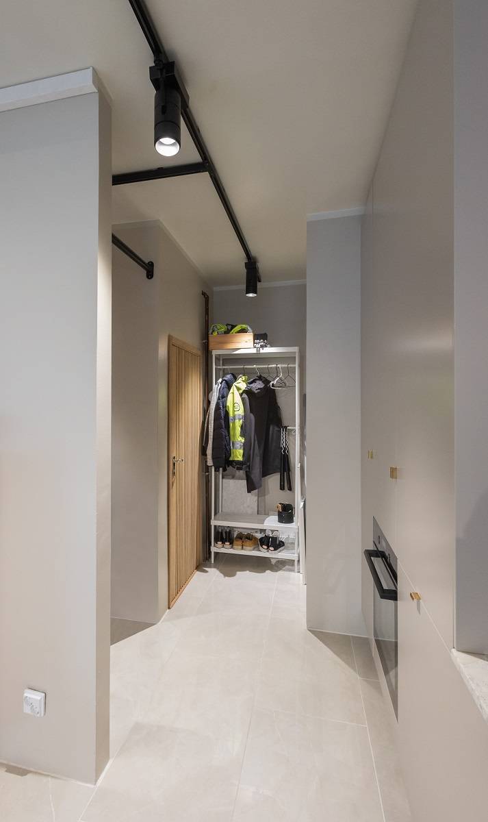 Dans un couloir, il est judicieux d'augmenter l'angle d'ouverture du luminaire afin qu'il n'y ait pas d'espace vide entre les lumières LedStore.fi