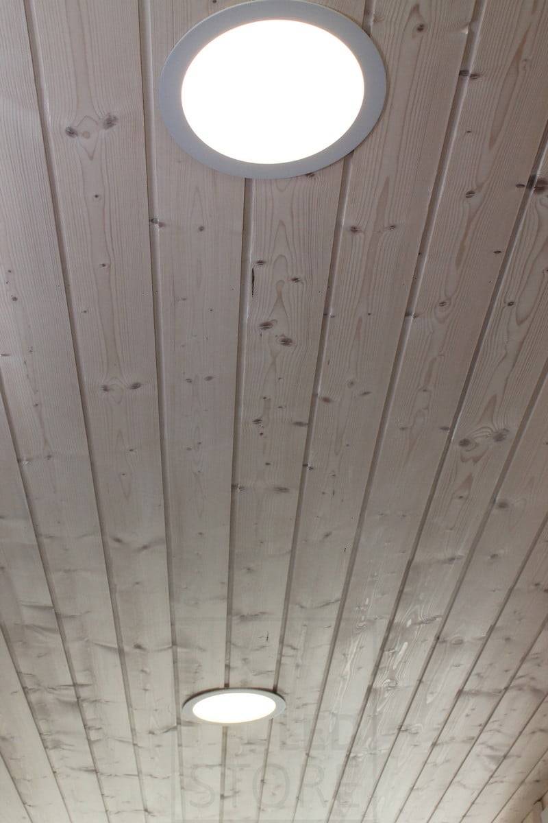 Salon de l'habitat 2014 : plafond led 240 outdoor dans une canopée. Ledstore.fi