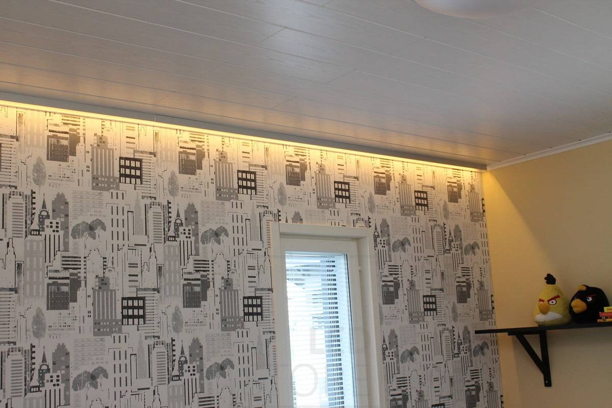 Salon du logement 2014 : ruban lumineux dans la chambre à coucher, derrière la moulure blanche. Ledstore.fi