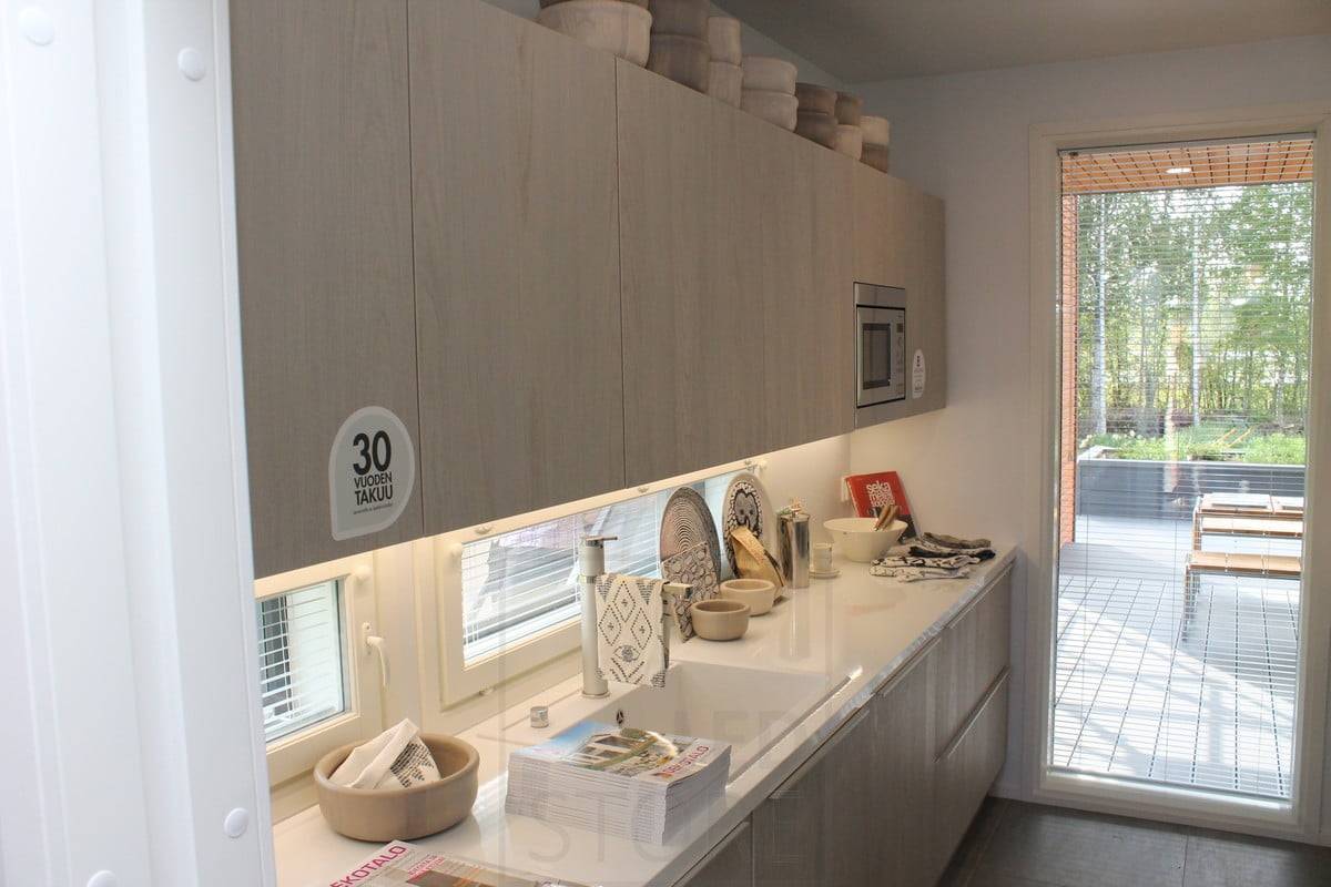 Salon de l'habitat 2014 : éclairage du plan de travail de la cuisine par des leds en profilé d'aluminium. Ledstore.fi