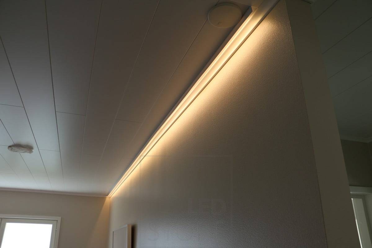 Salon du logement 2015 : le ruban led derrière la liste blanche. Ledstore.fi