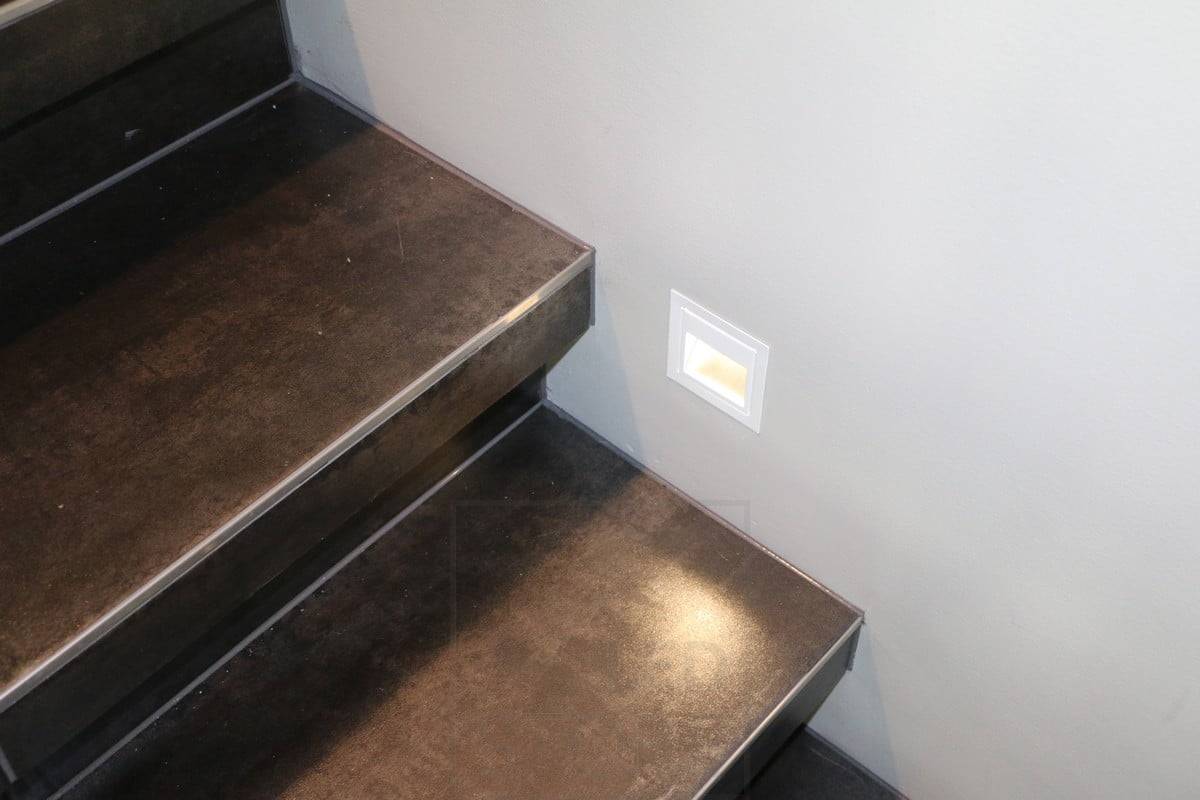 Salon du logement 2015 : des appliques murales INWALL pour éclairer les escaliers et les passerelles. Ledstore.fi