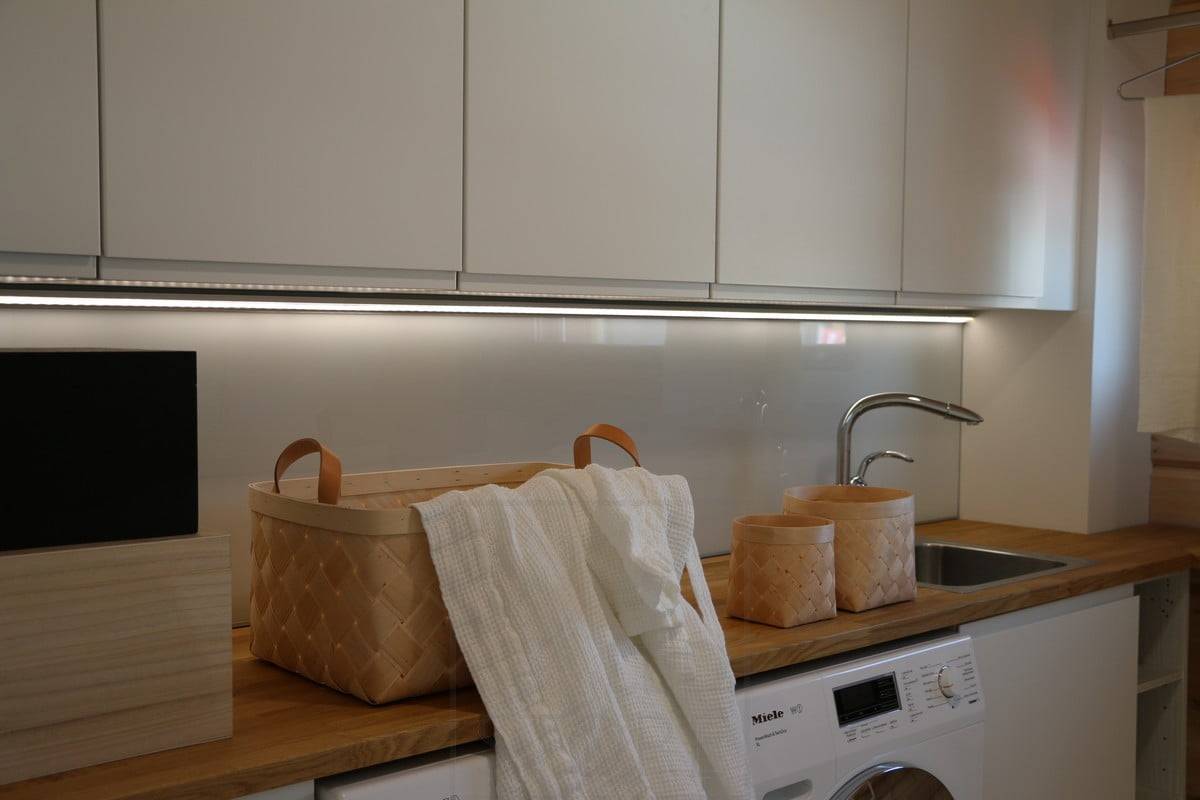 Salon du logement 2015 : éclairage de comptoir dans la buanderie avec bandeau led. Ledstore.fi