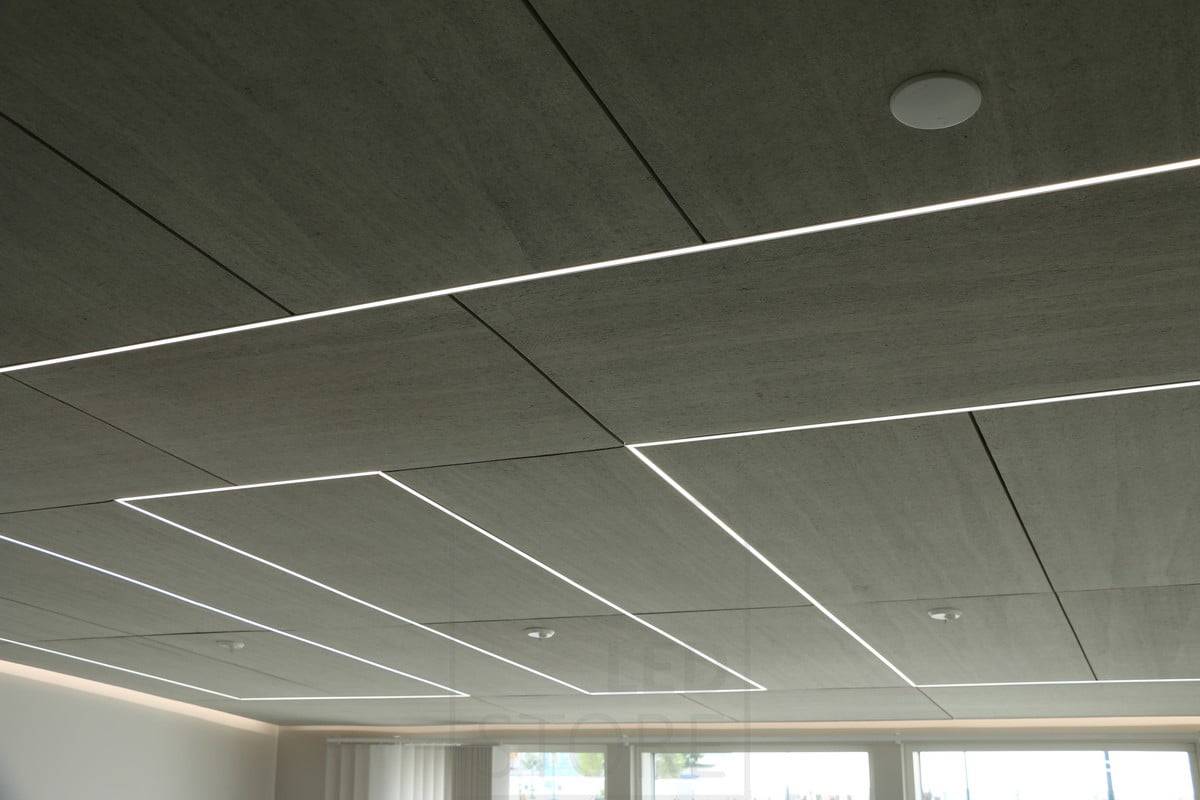 Salon de l'habitat 2018 : bande LED intégrée dans le panneau acoustique Konto en tant que périmètre et ligne. Ledstore.fi