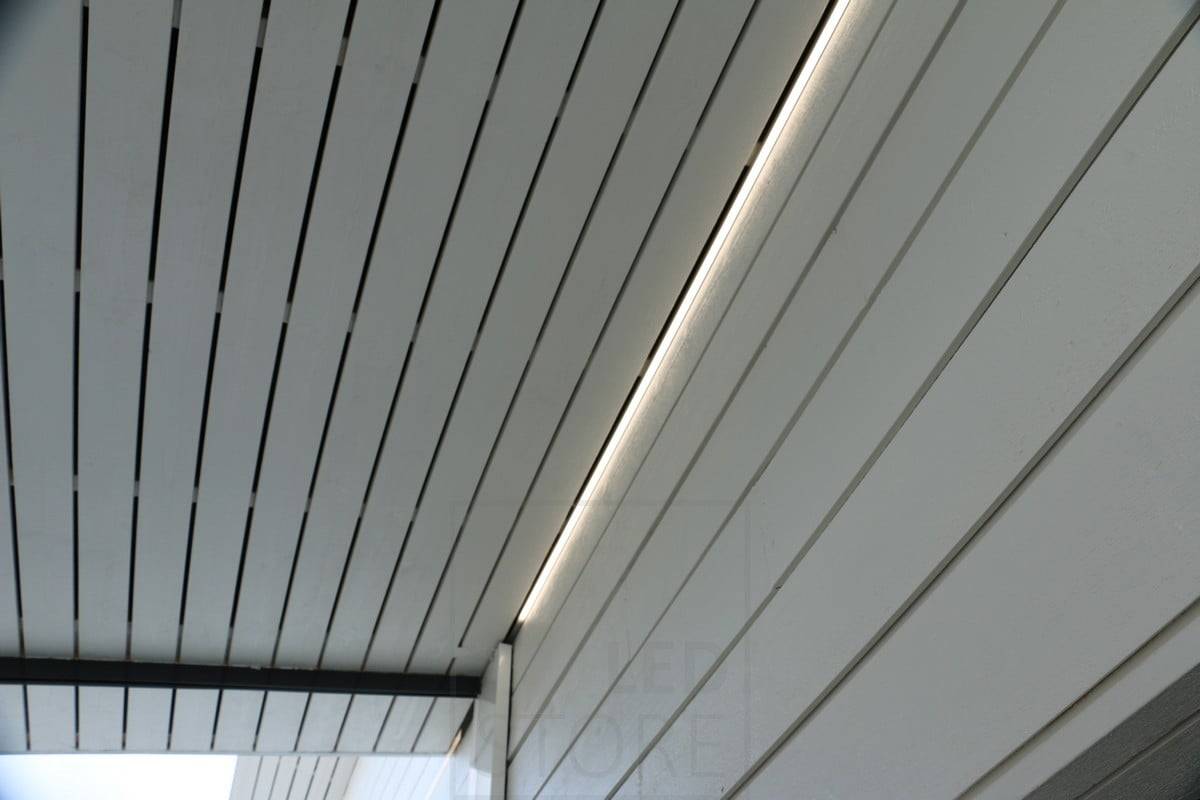 Salon du logement 2018 : ruban led sur le toit sur la terrasse. Ledstore.fi
