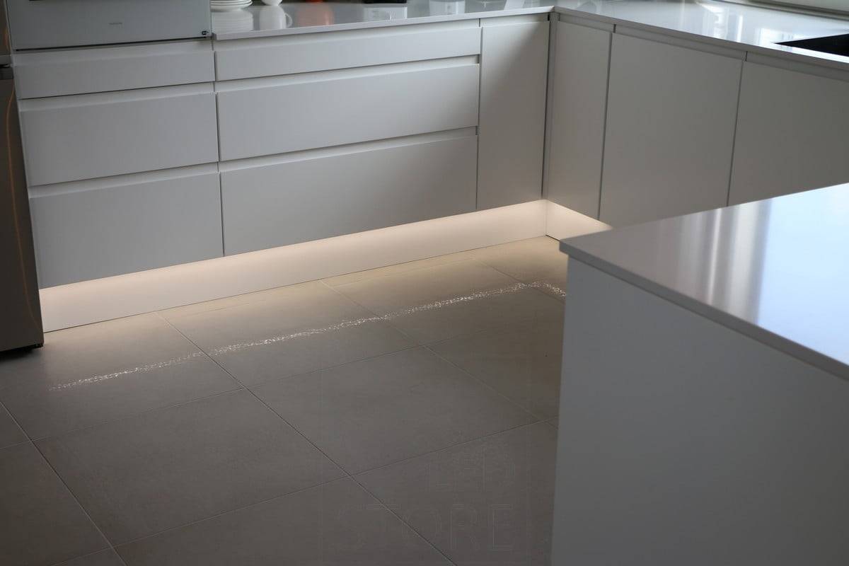 Salon de l'habitat 2018 : profilés led dans la plinthe. Ledstore.fi