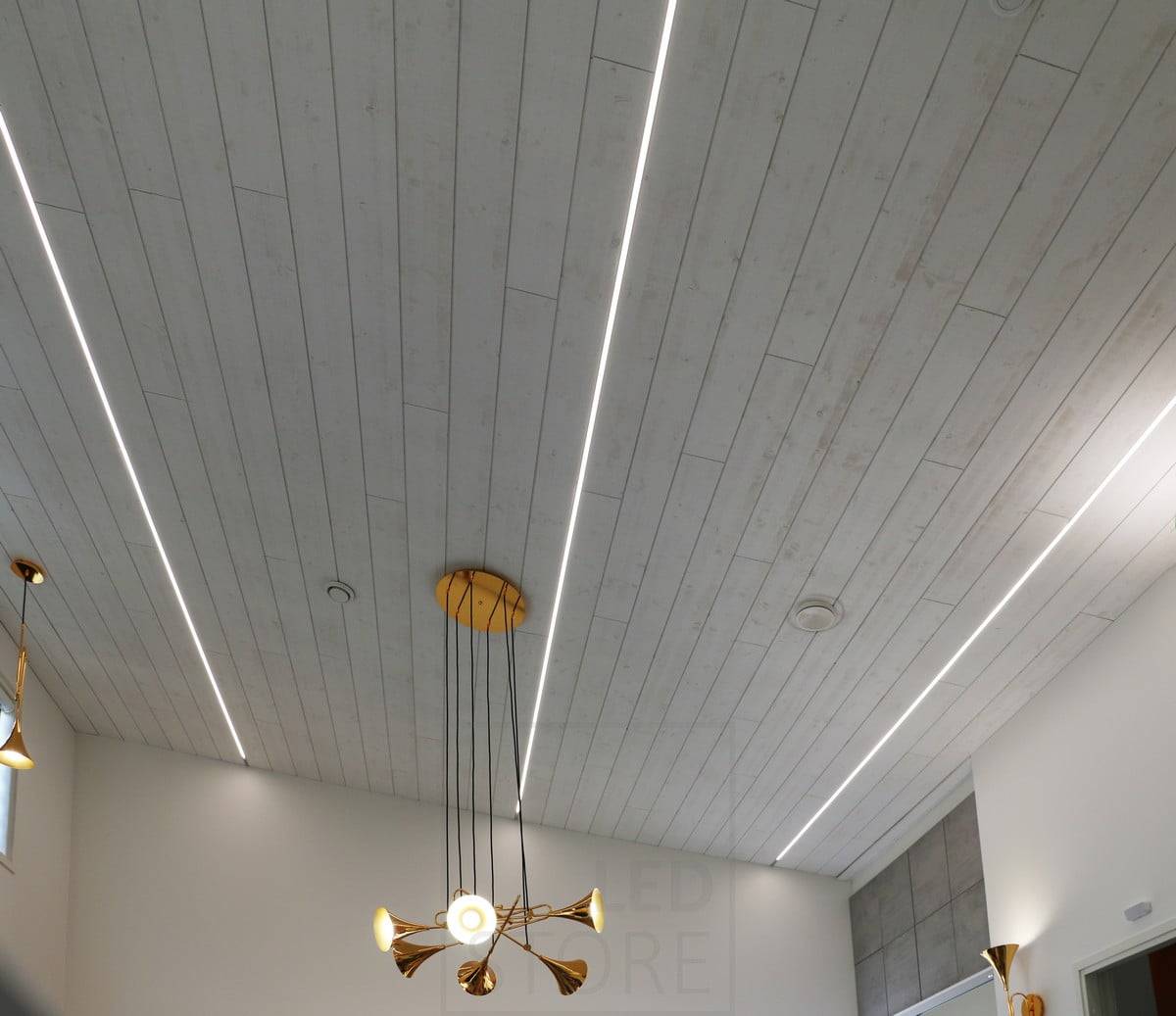 Salon de l'habitat 2018 : Ruban lumineux en profilé étroit entre les panneaux. Ledstore.fi